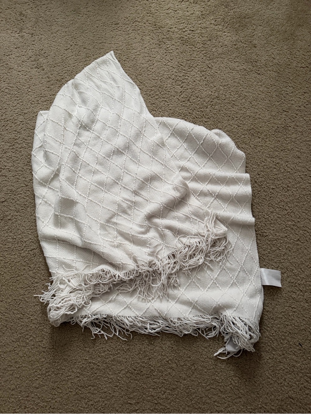 White Diamond-Pattern Fringe Throw Blanket